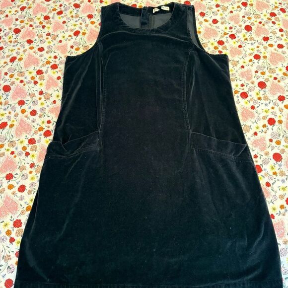 Marine Layer Cizon Velvet Shift Dress in Graphite - Picture 3 of 9